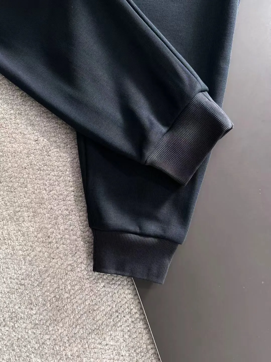 Next day shipment P360 Big Goose 2025 new winter elastic band casual pants, thick velvet counter-customized fabric, high breathability and comfort, impeccable details, brand element design concept, reflecting high quality. It feels delicate and soft! It presents a casual cut and the upper body shape is great! Size: M-4XL